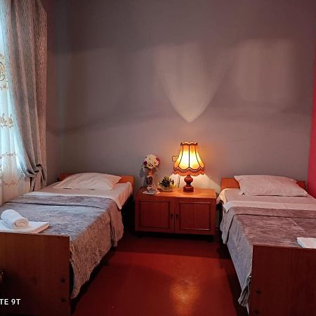 Megobroba Inn Dzentsmani ภายนอก รูปภาพ