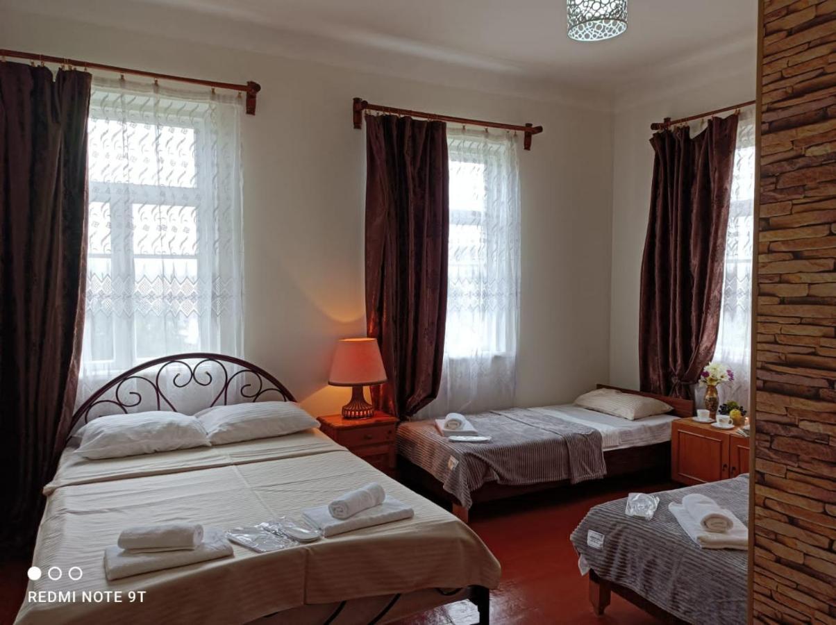Megobroba Inn Dzentsmani ภายนอก รูปภาพ