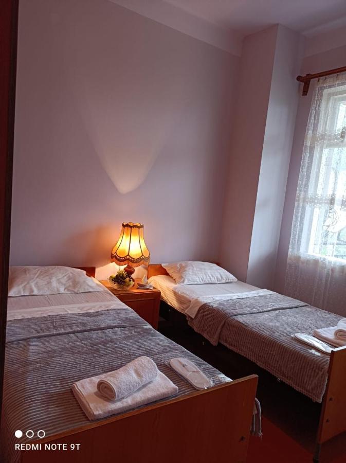 Megobroba Inn Dzentsmani ภายนอก รูปภาพ