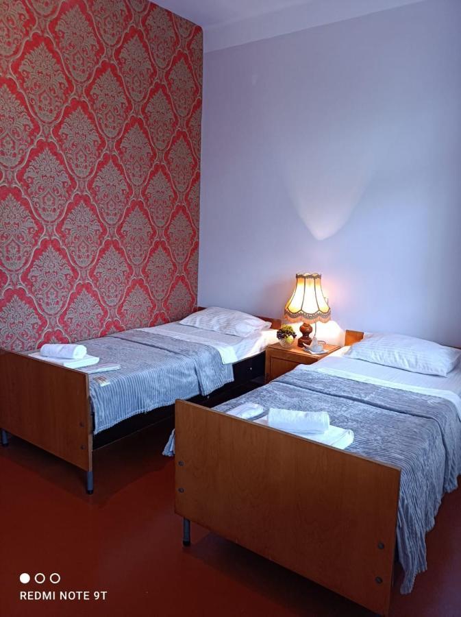 Megobroba Inn Dzentsmani ภายนอก รูปภาพ
